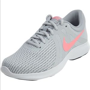 Nike Revolution 4 Women’s Running Shoe Pure Platinum Size 9 Never Worn Brand New